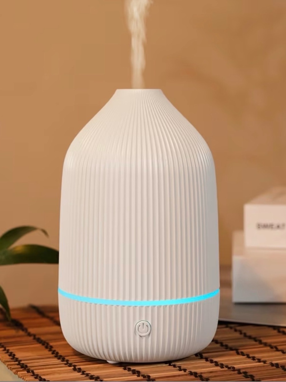 NIB White Electric Essential Oil Diffuser / Mini Humidifier with LED Accent